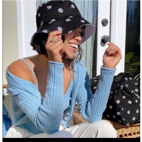 alice + olivia by Stacey Bendet Reversible Bucket Hat NWT - Picture 4 of 4